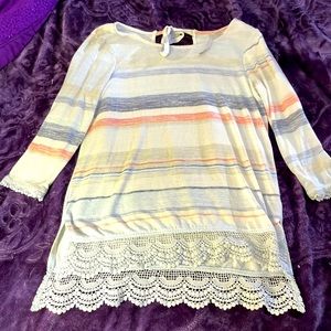 3 quarter length sleeve. Excellent condition